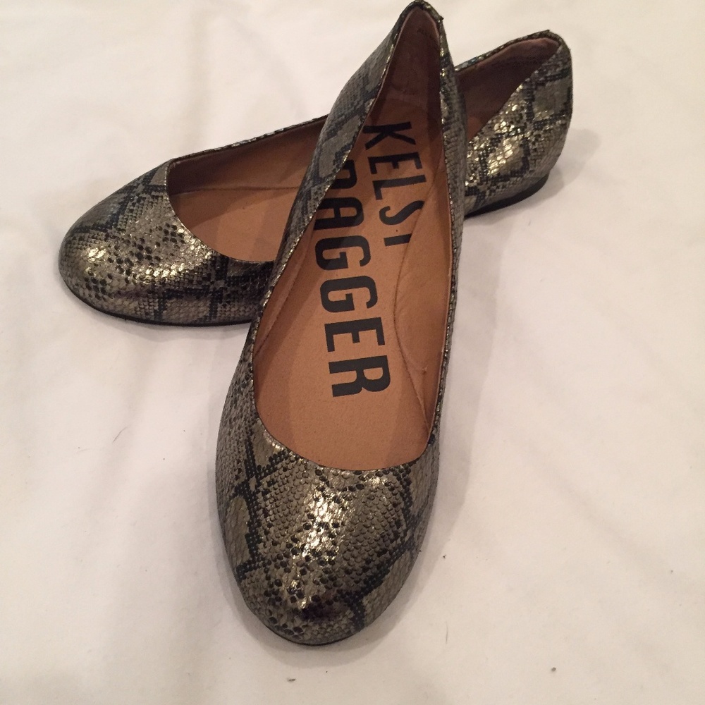 Kelsi Dagger Python flats Size 7