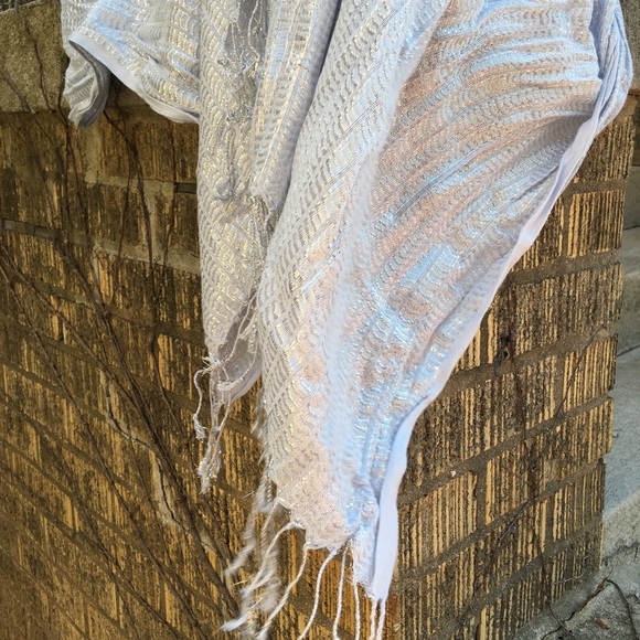 Silver Metalic Scarf - Picture 7 of 7