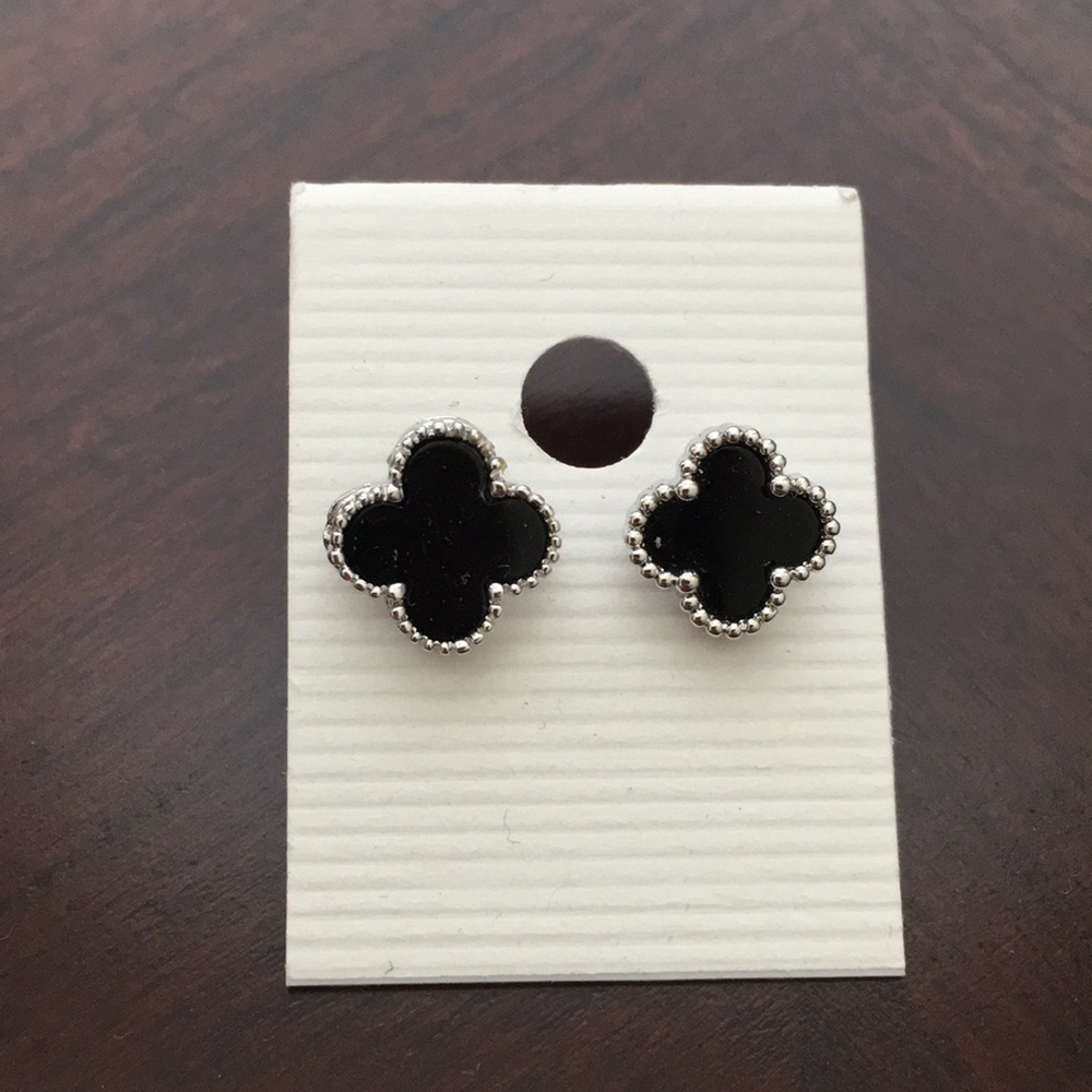Pair of clover earrings