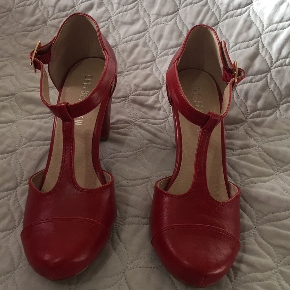 Red pumps