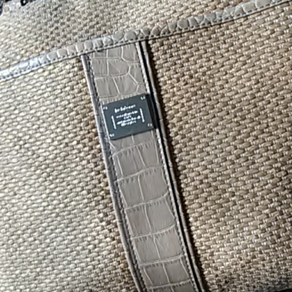 Nice Liz Claiborne purse tan and gator tan design