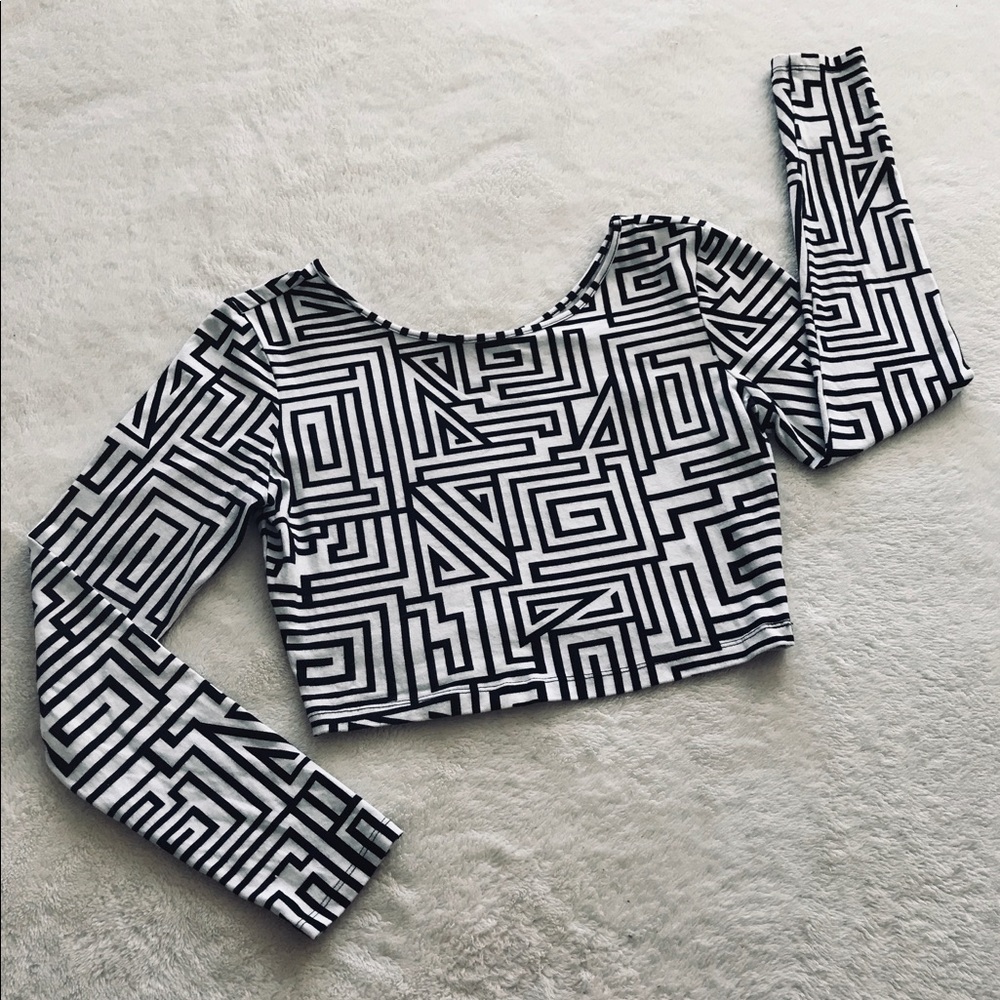 Forever 21 Black and White Long Sleeve Crop Top