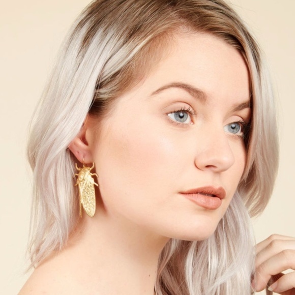 PRICE DROP NWOT Magicicada Gold Earrings! - Picture 4 of 4