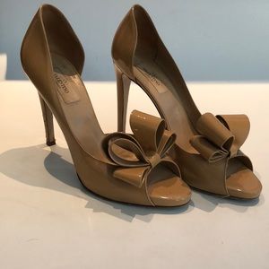 Valentino Orsay bow pump