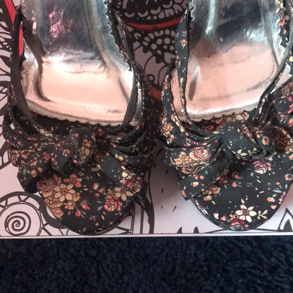 Strappy Floral Wedges - Picture 4 of 4