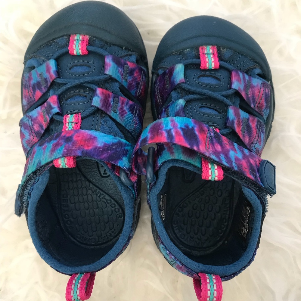 Keen water shoes size 5