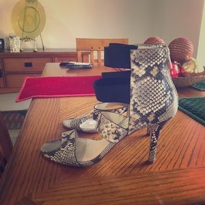 Micheal Kors Heels