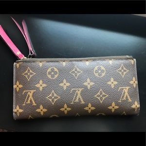 NEW Louis Vuitton Large Wallet in Great Condition