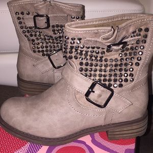Ankle booties