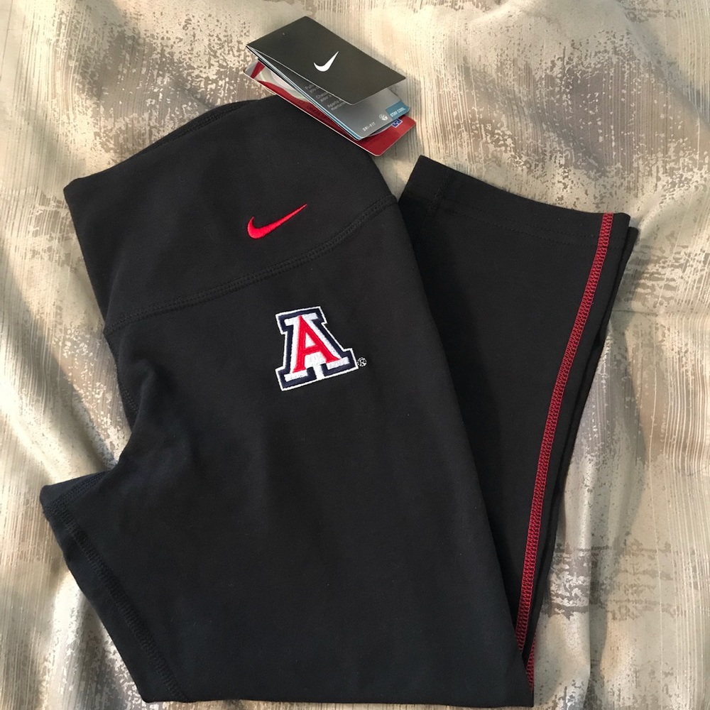 U of A Nike dry-fit Capri leggings