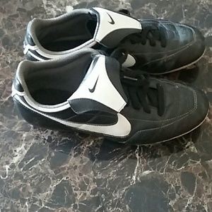 Nike soccer cleats Black/white decent condition