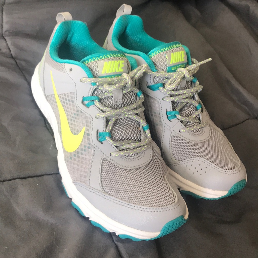 woman’s nike sneakers