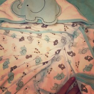 💯🚼Never used swaddle bath towel 🚼💯