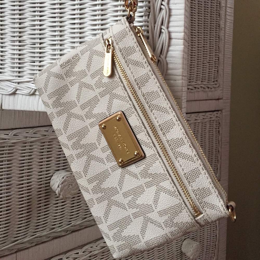 Michael Kors wristlet