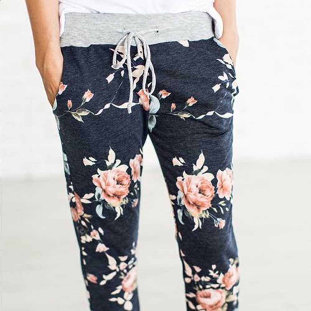 🌸 NWOT- Floral Joggers-size XL