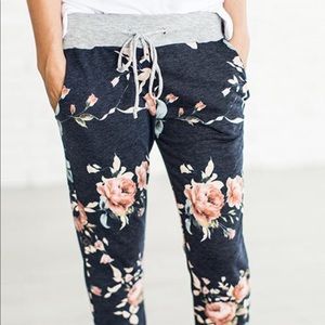 🌸 NWOT- Floral Joggers-size XL