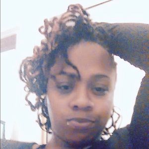 Meet your Posher, Evette
