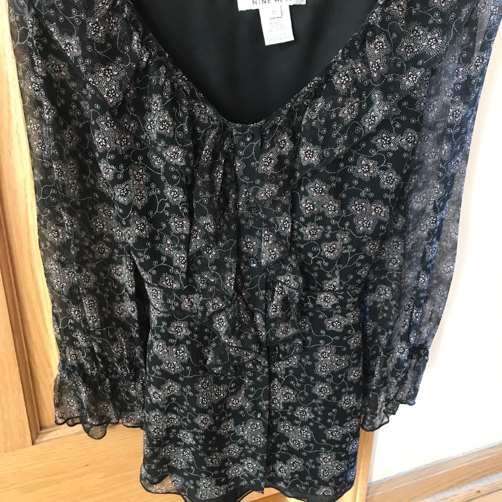 100% Silk Nine West Like New Tie Blouse