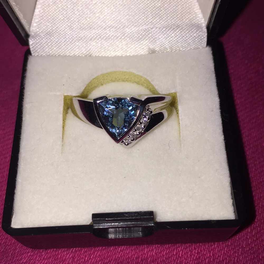 18 k topaz ring