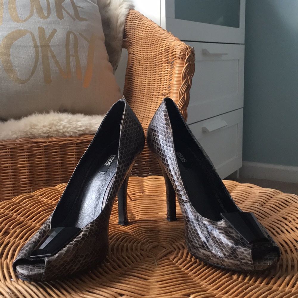 Snakeskin Peep Toe Pumps