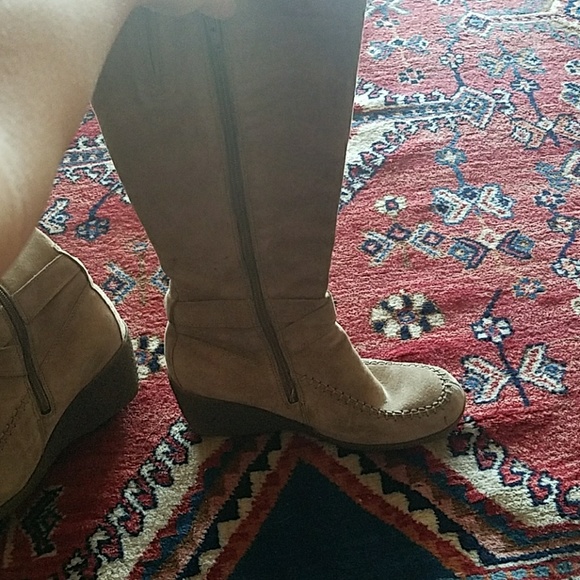 Boots - Picture 3 of 3