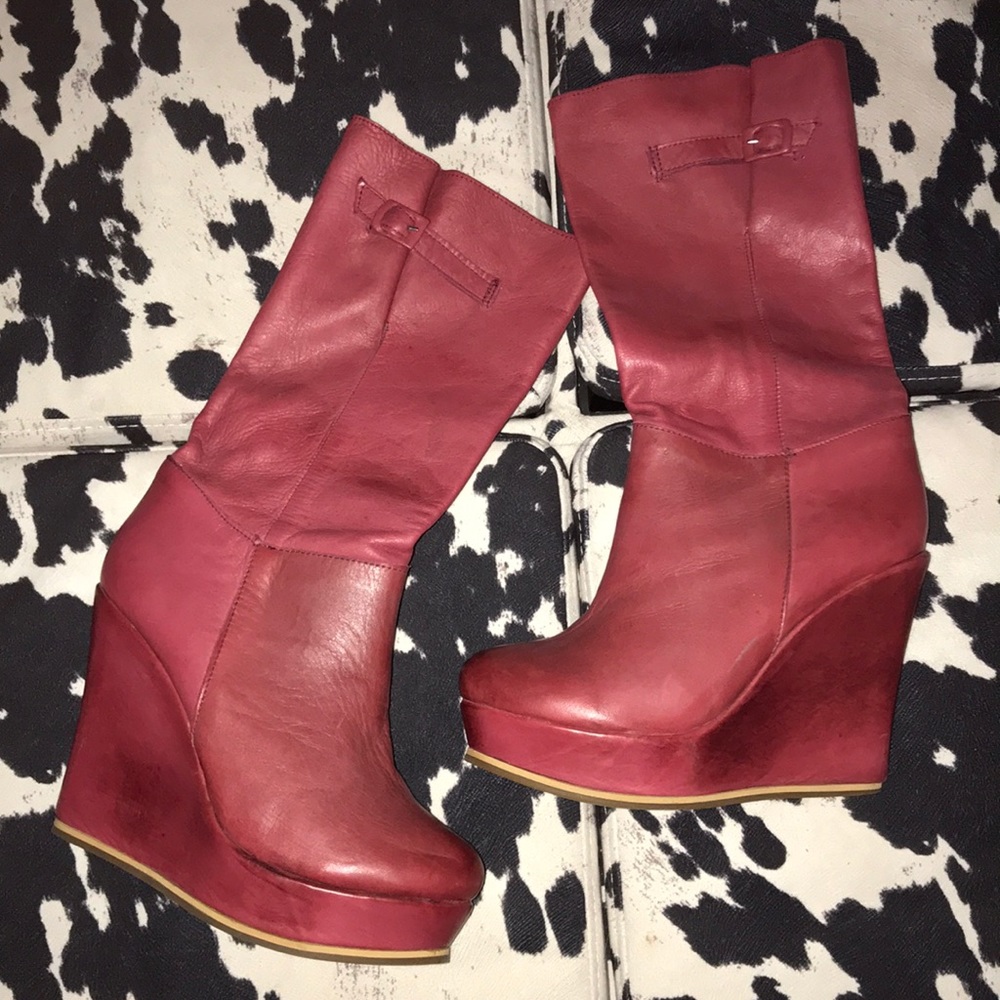 🎈Like new red leather boots🎈
