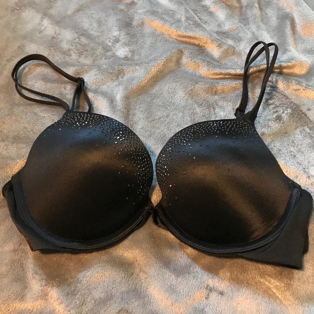32 D Victoria’s Secret Black Bra