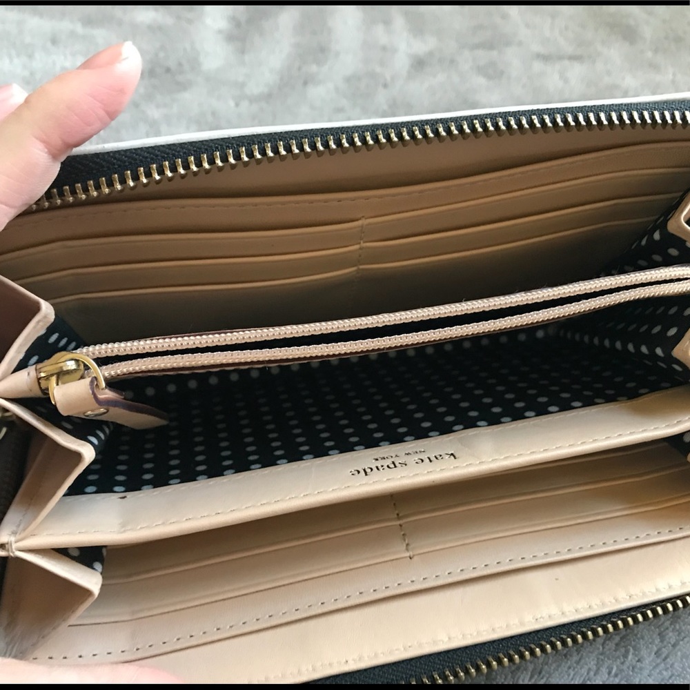 Black Patent Kate Spade wallet - Picture 5 of 5