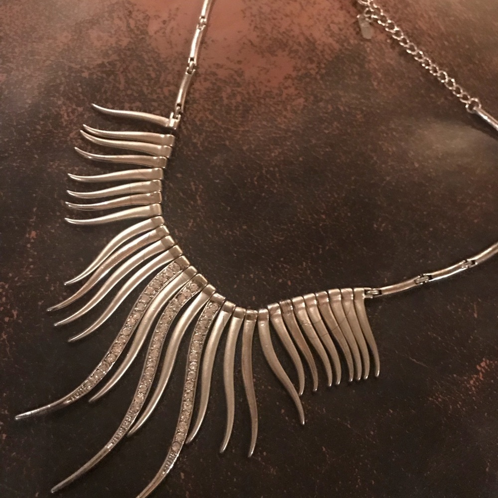Pretty spikes silver and rhinestone necklace.