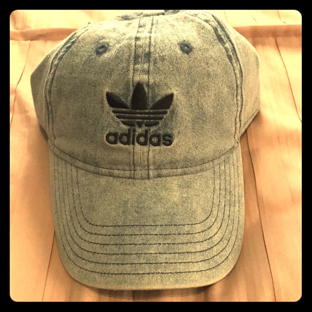 🔥RARE Adidas Denim Dad Hat W/ Vintage Logo🔥