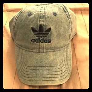 🔥RARE Adidas Denim Dad Hat W/ Vintage Logo🔥