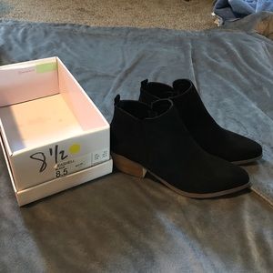 Size 9 Black Booties