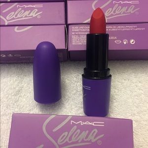 SELENA x MAC Matte lipstick