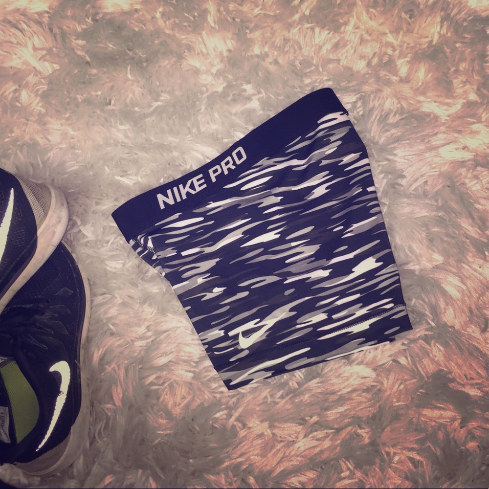 NIKE BUNDLE!!! Xs, and small