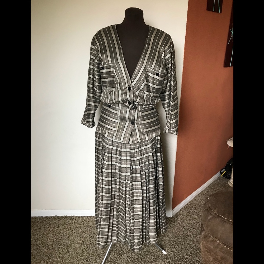 Vintage George Gross suite .Pure Linen