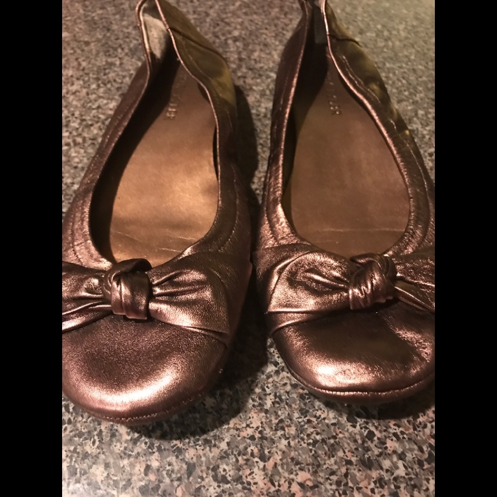 Bronze shoes