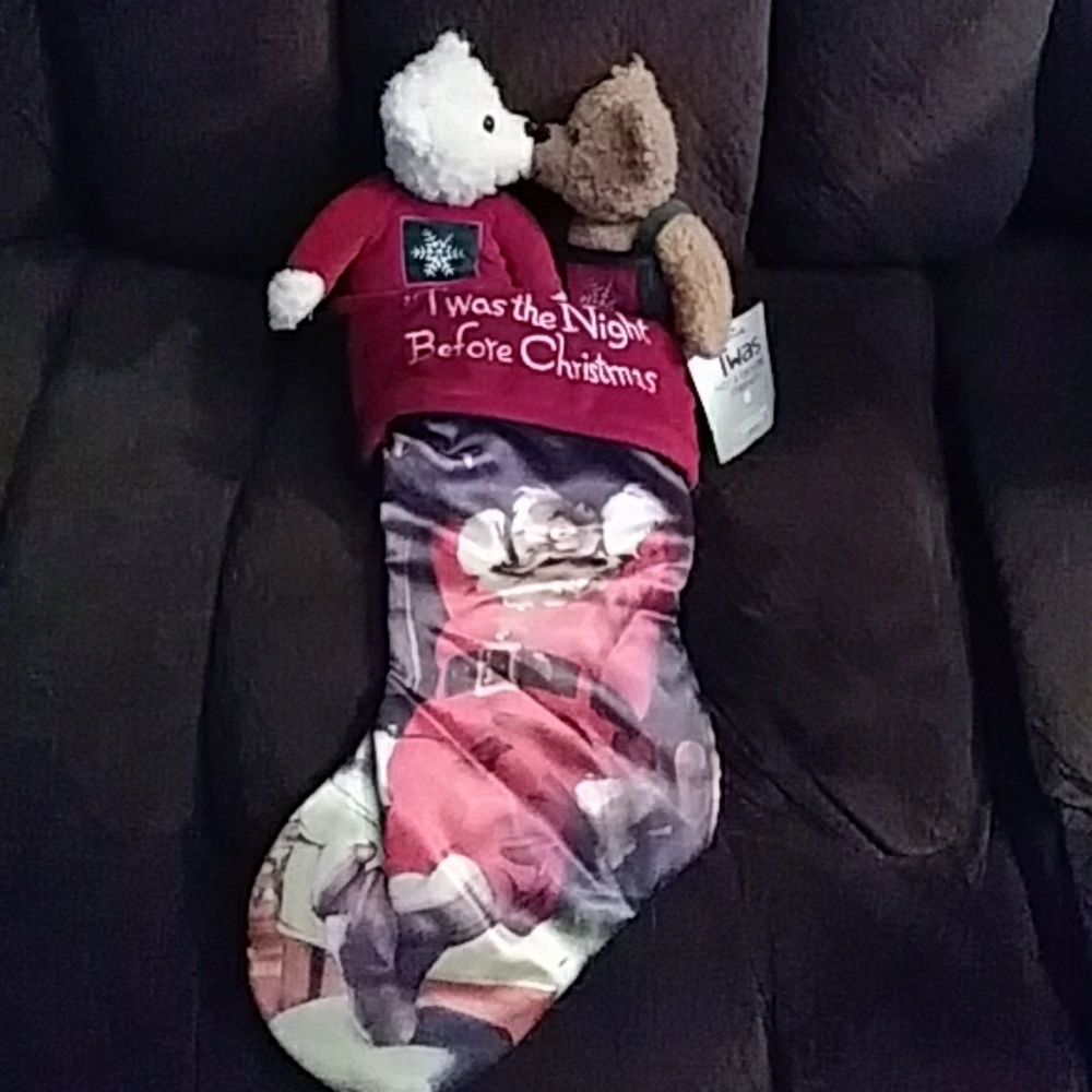 KISS KISS MISTLETOE BEARS WITH STOCKING