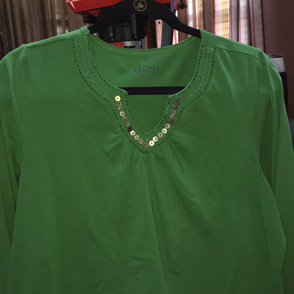 D&CO Kelly green embellished 3/4” sleeves.