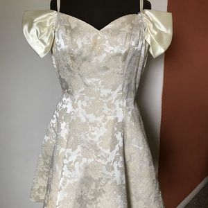 Party dress princess cut .