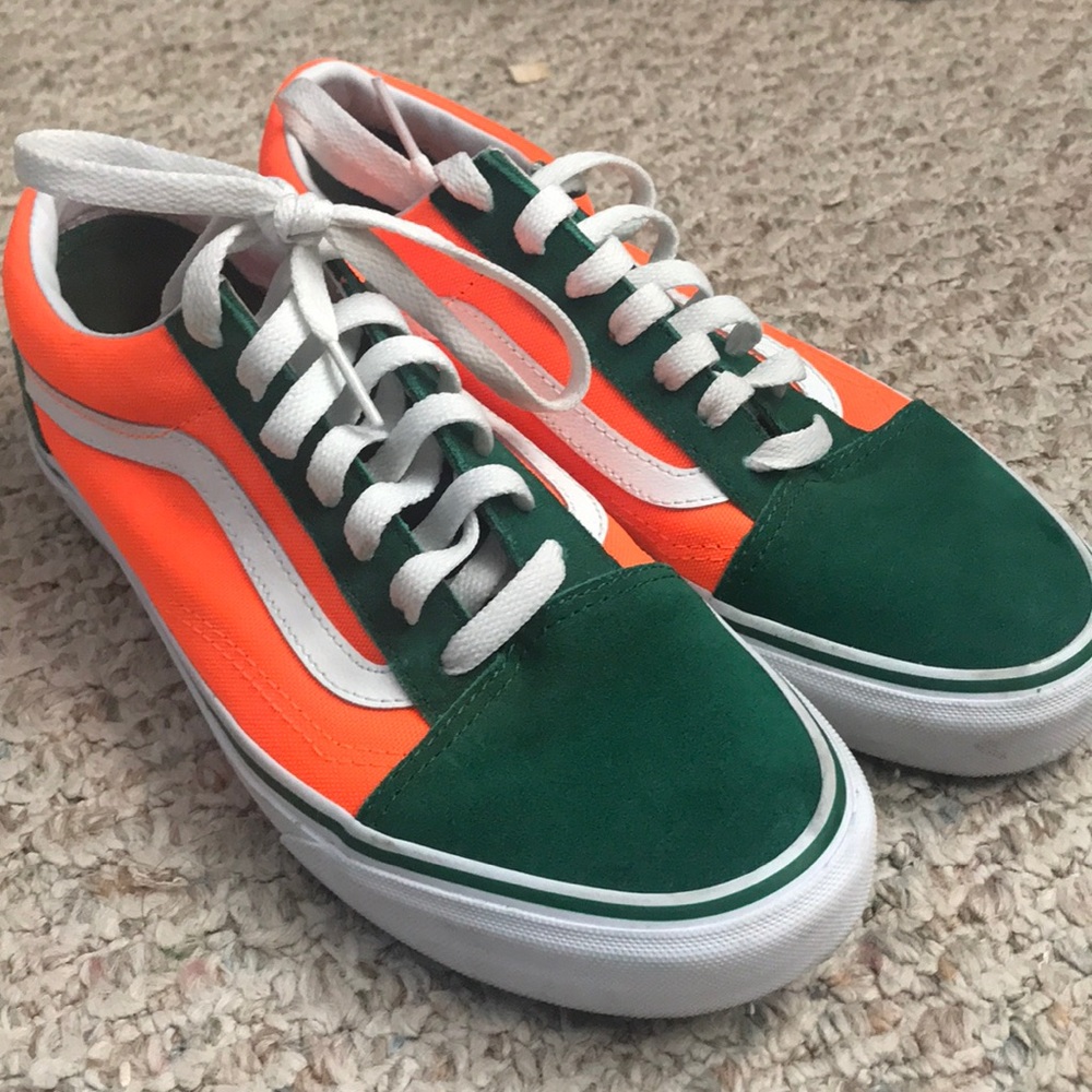 Custom old skool vans. Men’s 6 / Women’s 7.5