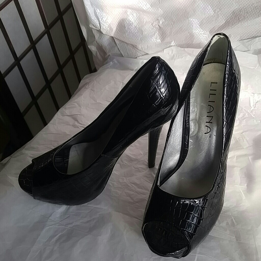 Shoes - Picture 2 of 8