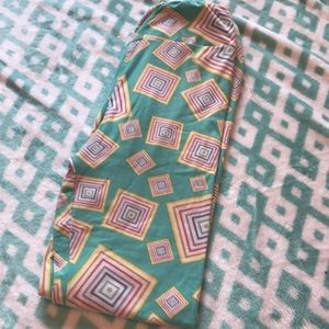 LulaRoe Logo Leggings!