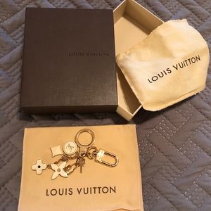 Louis Vuitton Key Chain Ivory Fleur Gold