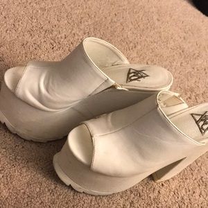 YRU DREAM SHOES