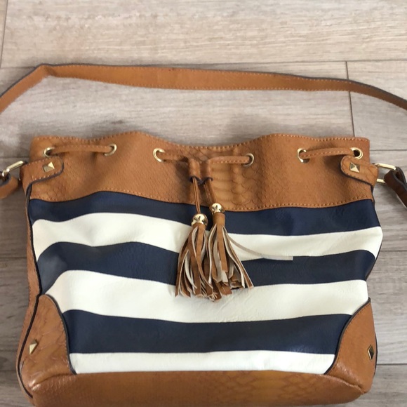 Sold Apt 9 navy white brown purse - Picture 2 of 7