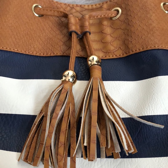 Sold Apt 9 navy white brown purse - Picture 7 of 7