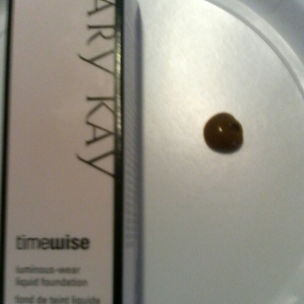 Mary Kay luminous-wear liquid foundation