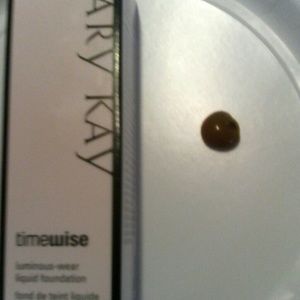 Mary Kay luminous-wear liquid foundation