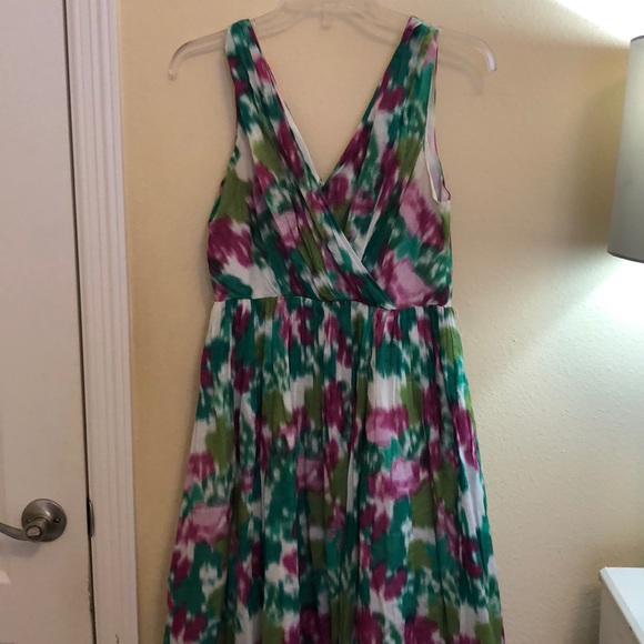 V-neck flowy dress - Picture 1 of 2