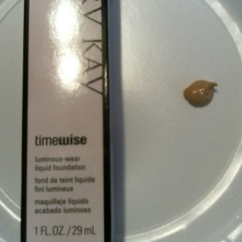 Mary Kay luminous-wear liquid foundation